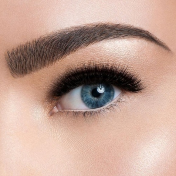 VELOUR LASHES // strut it 1/$20 and $15 each additional - Picture 3 of 5